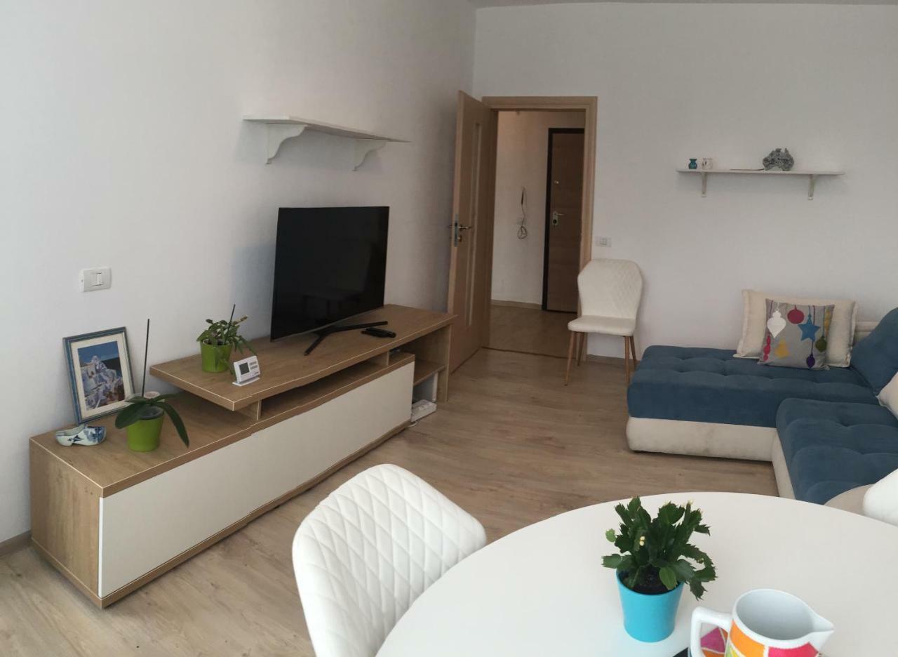 Turqoise Home Bukares Bagian luar foto